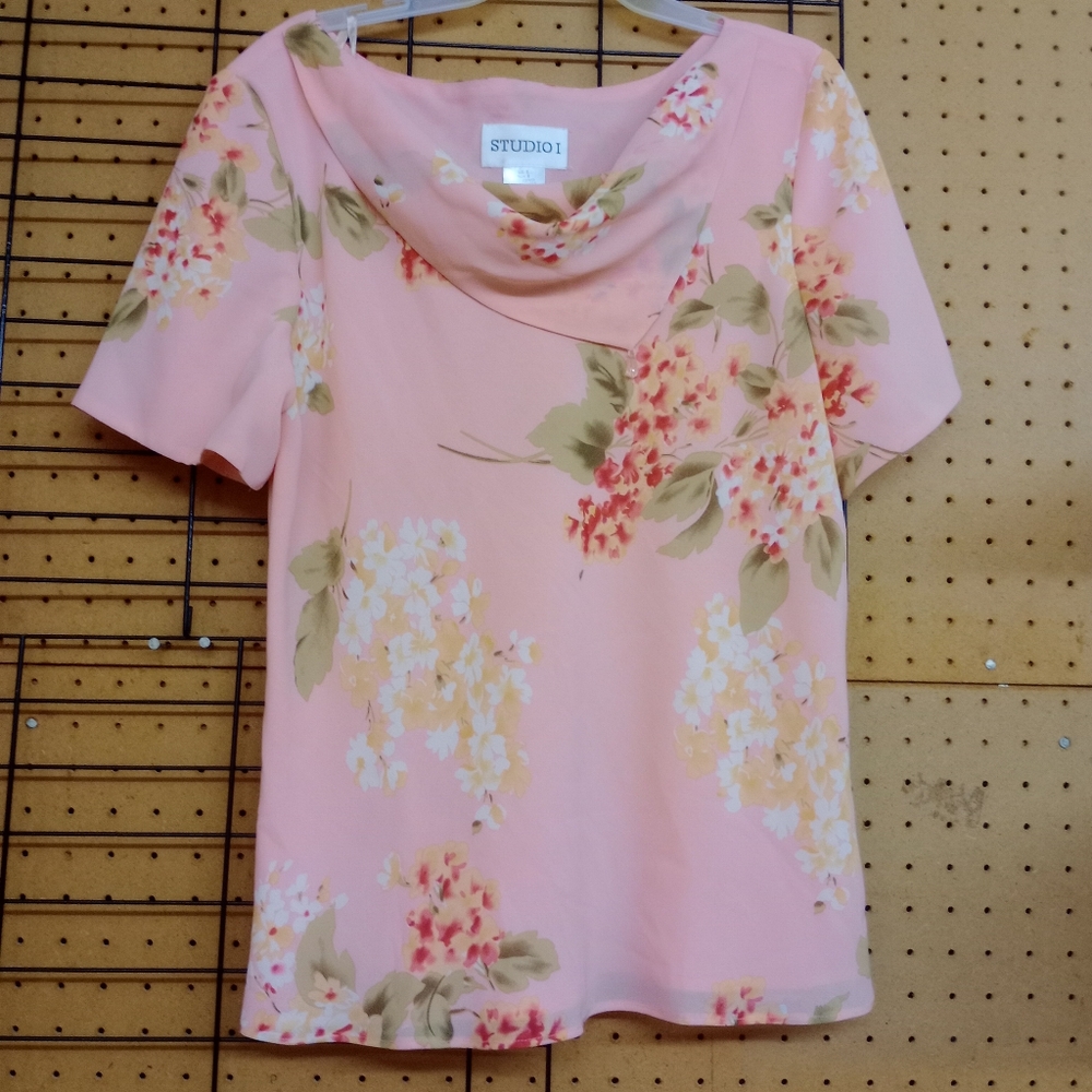 Studio 17 Pink Floral Women's Top